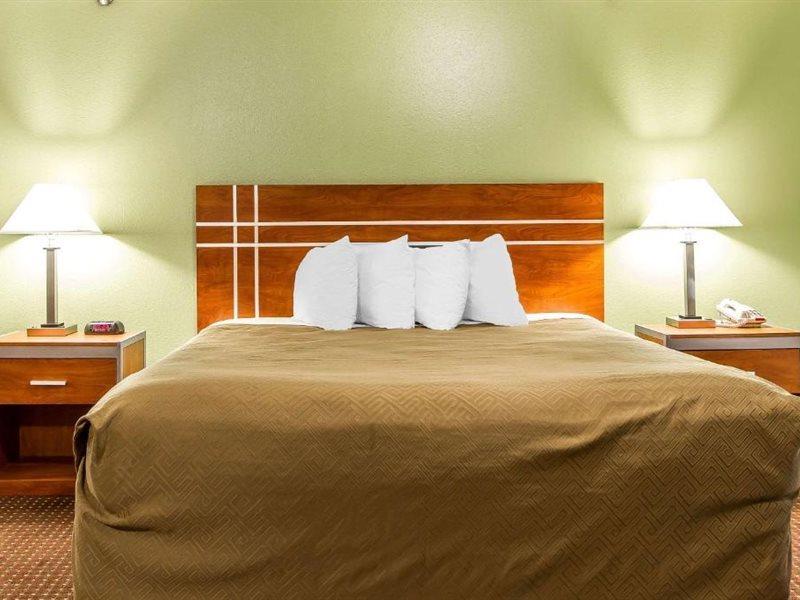 Econo Lodge & Suites Pekin Bagian luar foto