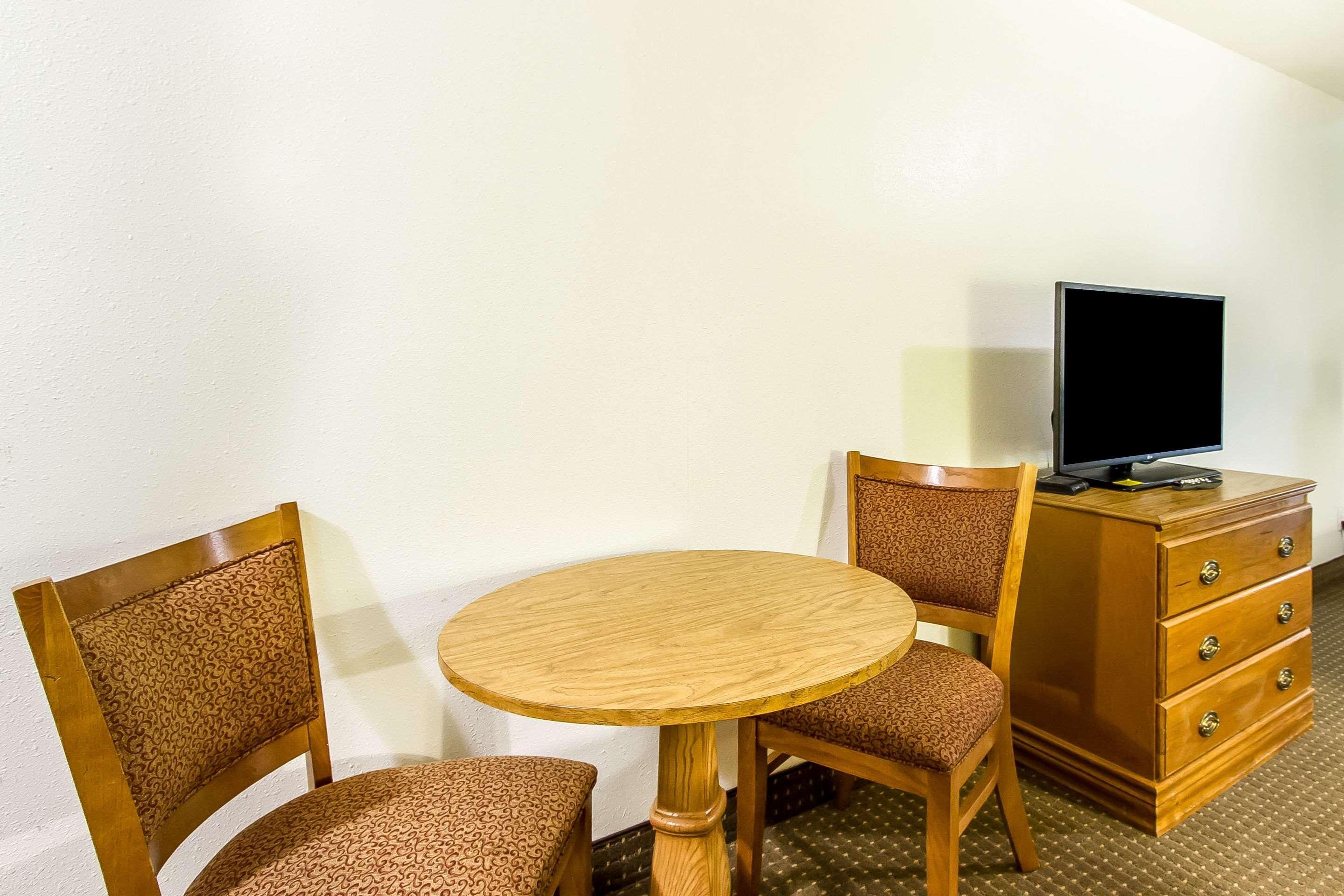 Econo Lodge & Suites Pekin Bagian luar foto