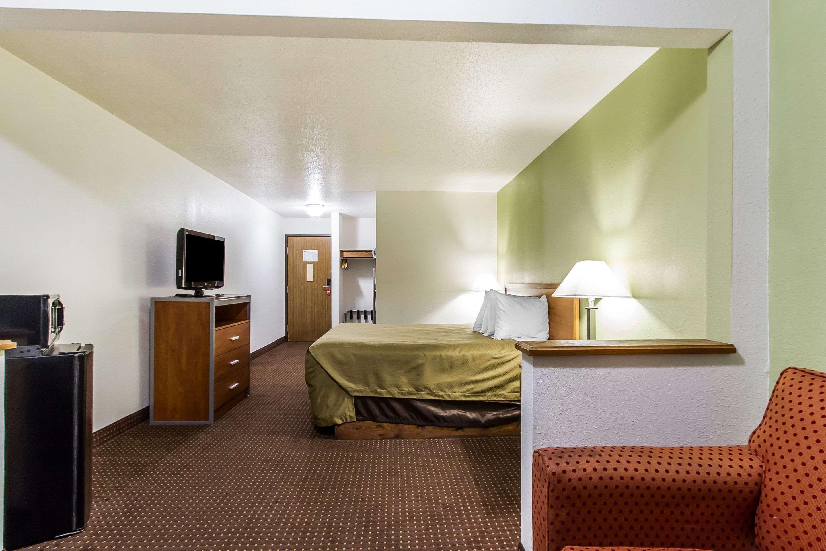 Econo Lodge & Suites Pekin Bagian luar foto