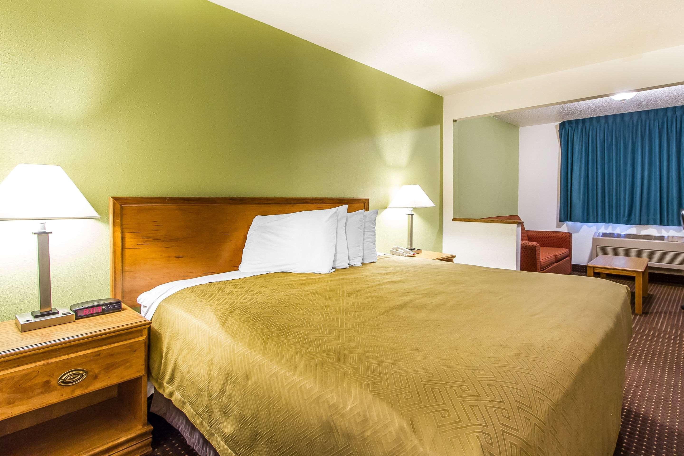 Econo Lodge & Suites Pekin Bagian luar foto