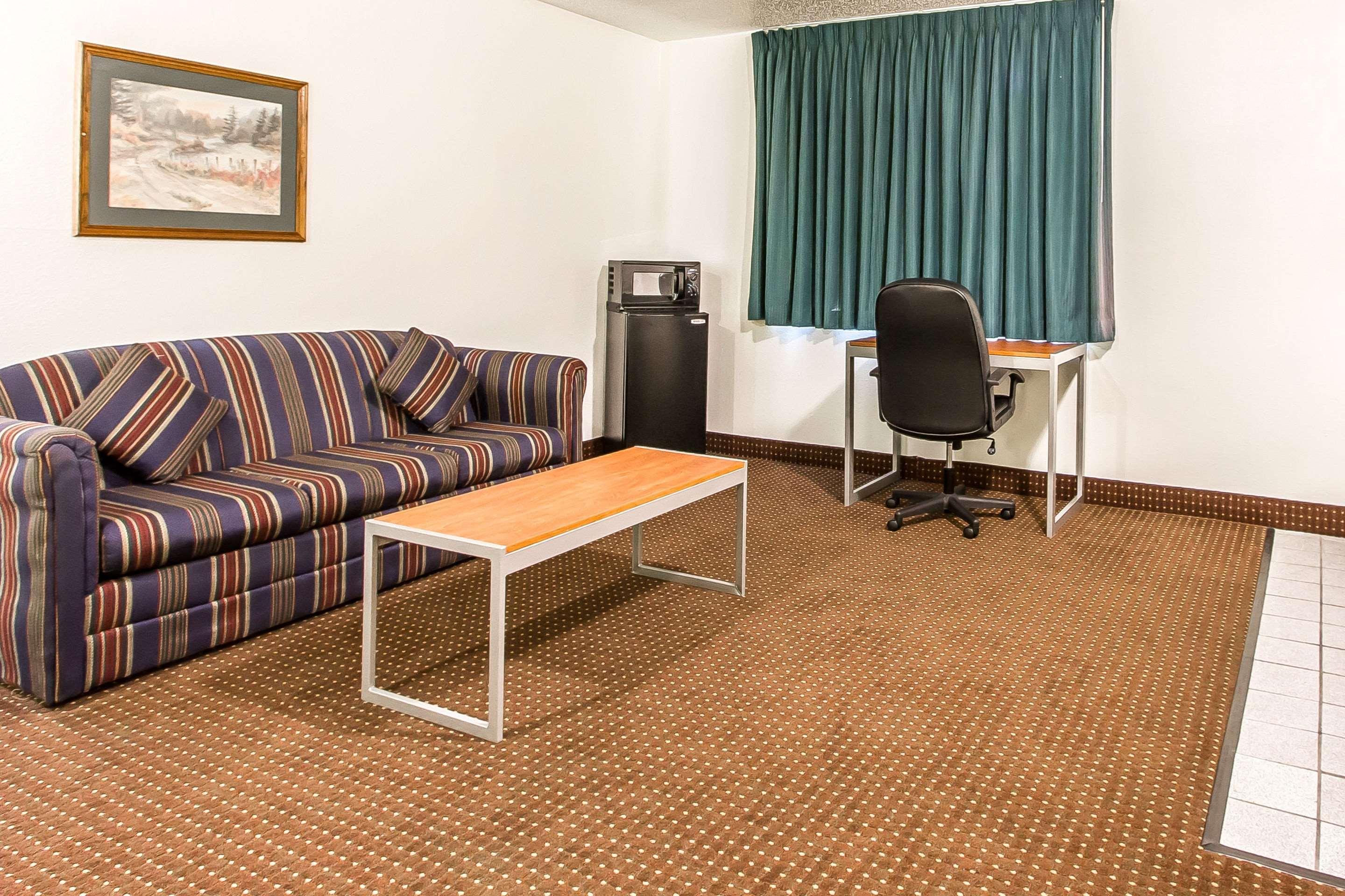 Econo Lodge & Suites Pekin Bagian luar foto