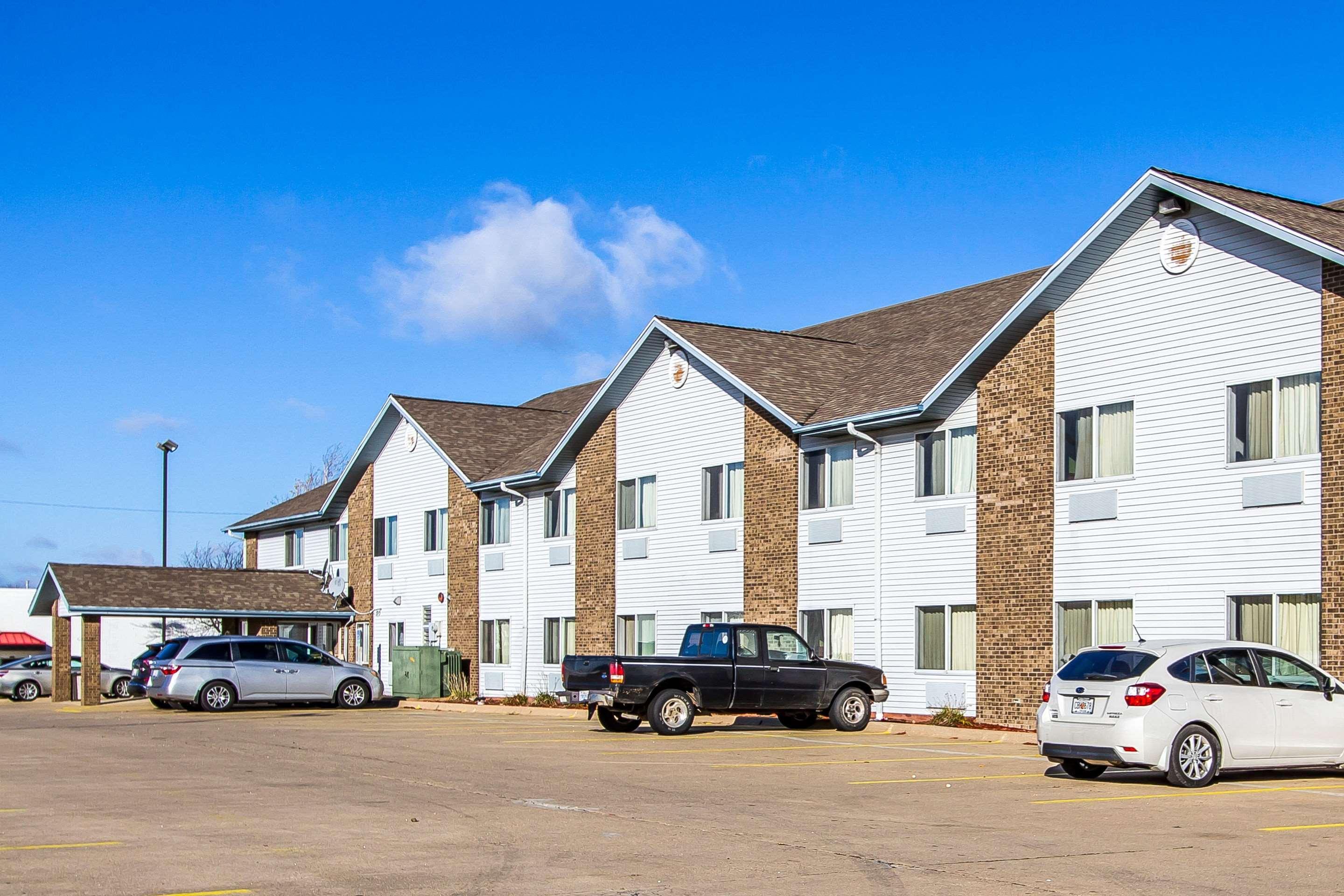 Econo Lodge & Suites Pekin Bagian luar foto