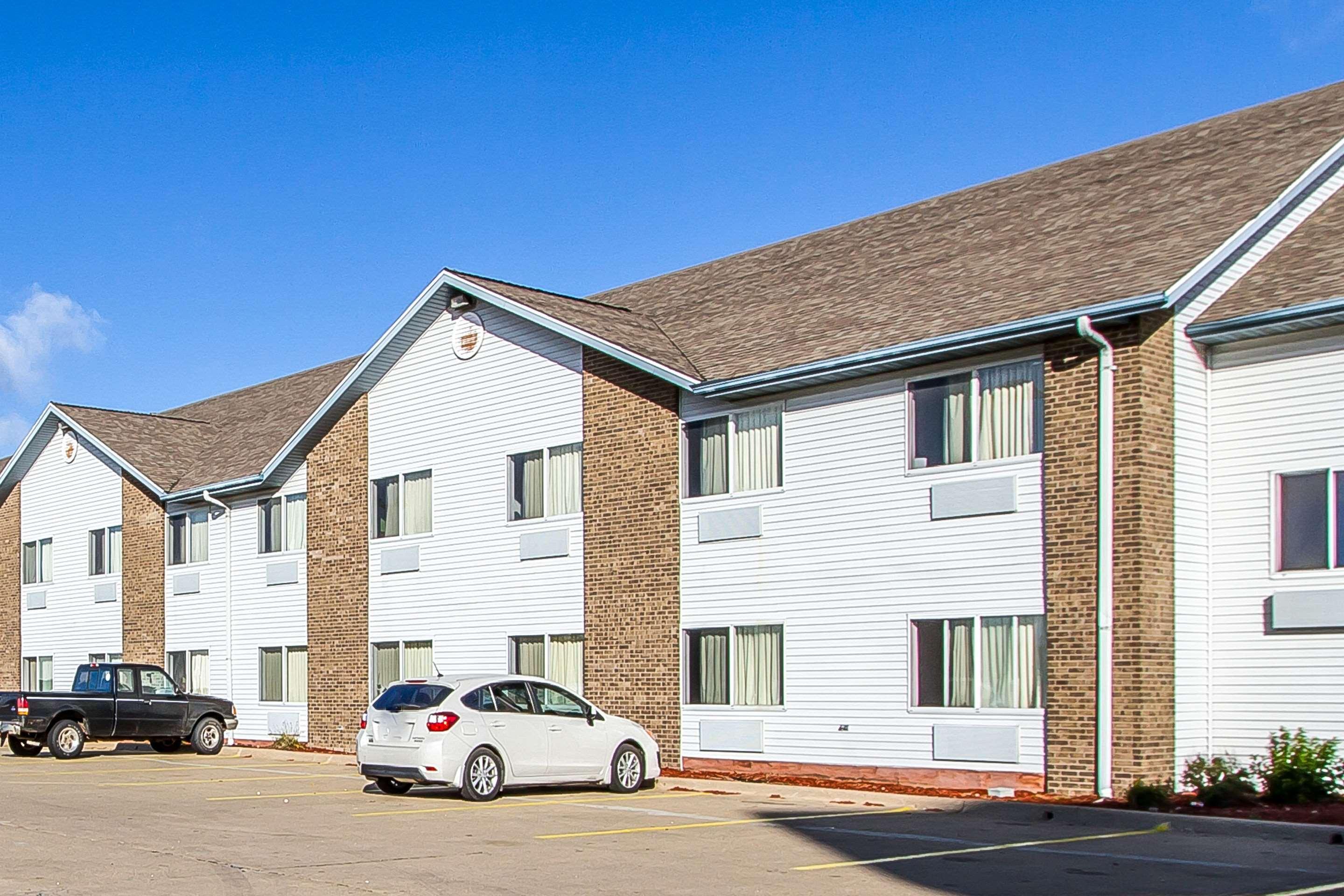 Econo Lodge & Suites Pekin Bagian luar foto