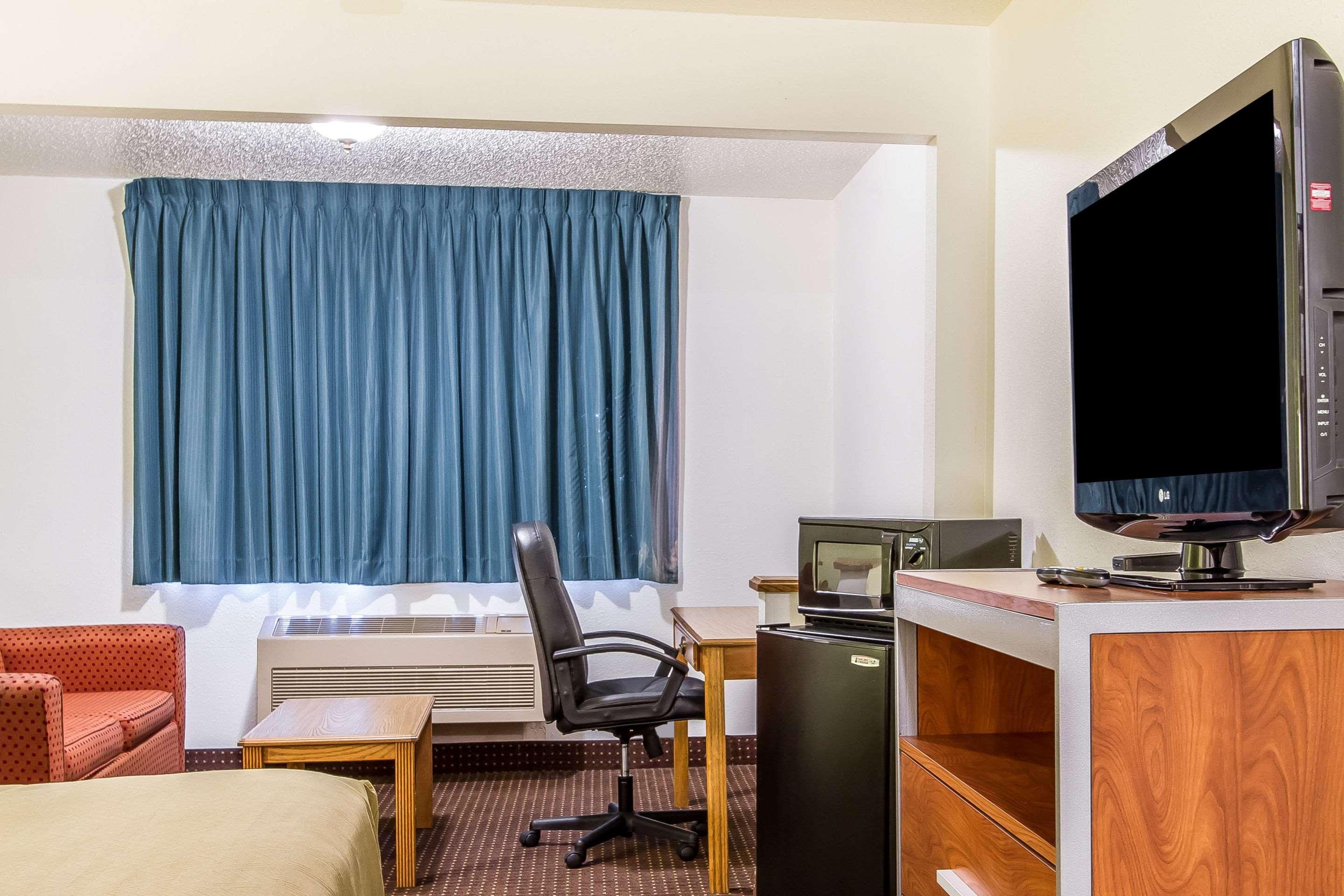 Econo Lodge & Suites Pekin Bagian luar foto