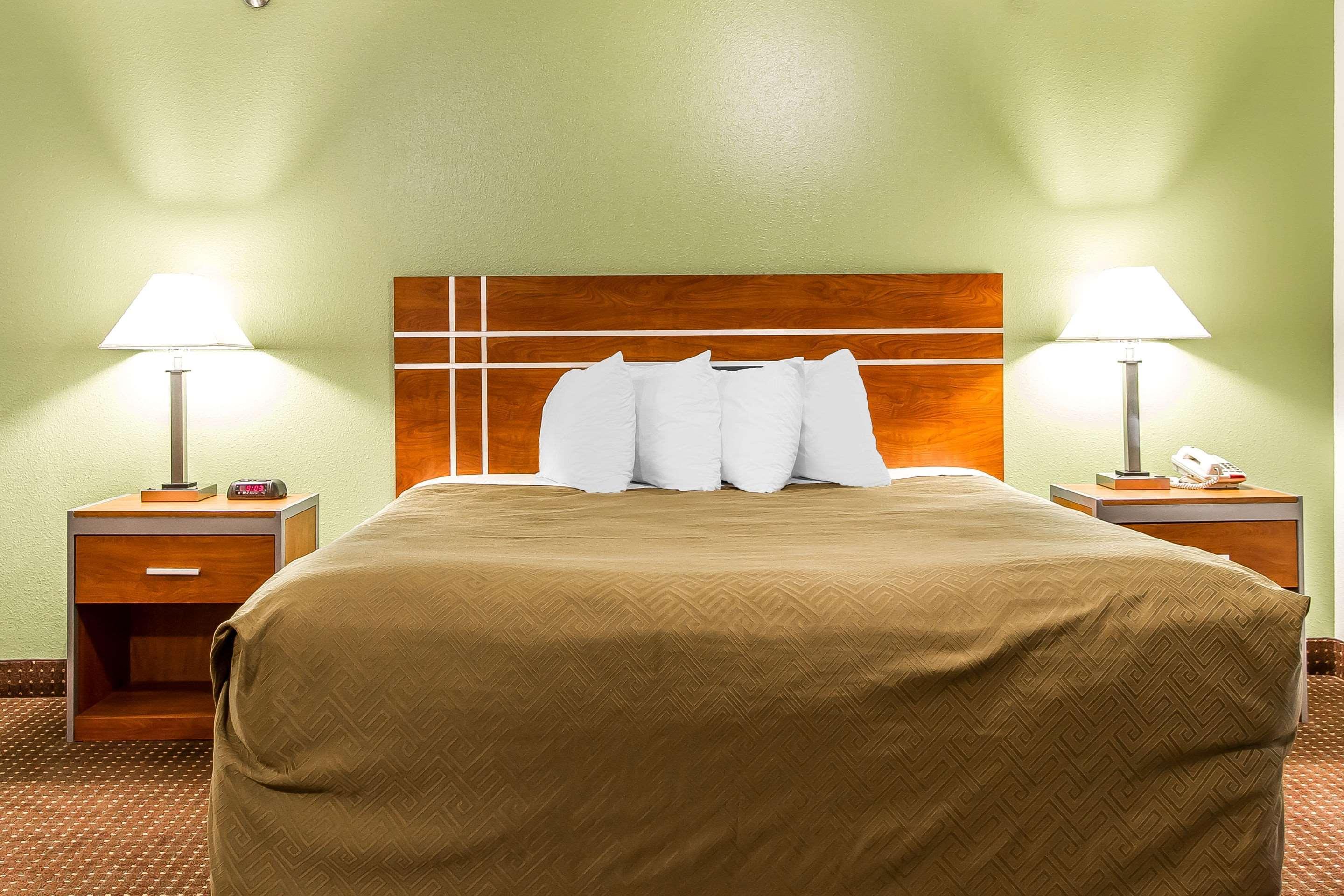 Econo Lodge & Suites Pekin Bagian luar foto