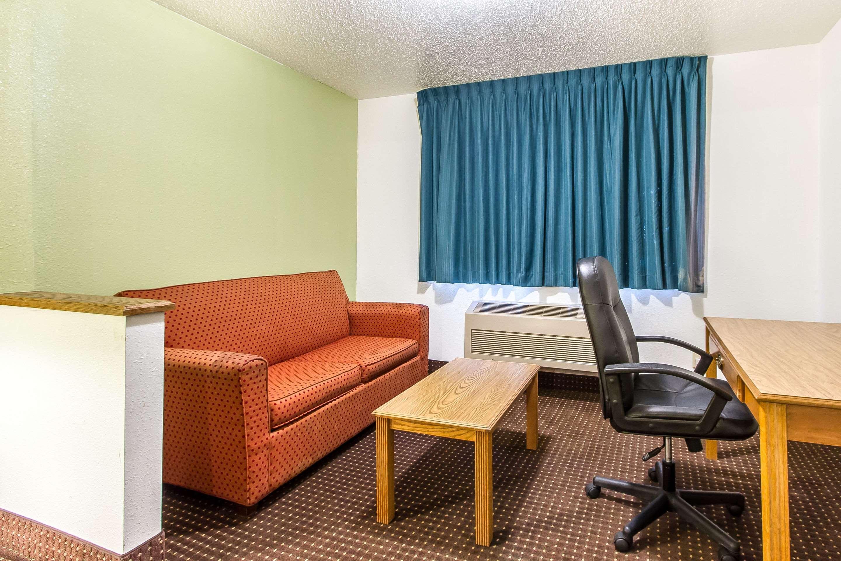 Econo Lodge & Suites Pekin Bagian luar foto