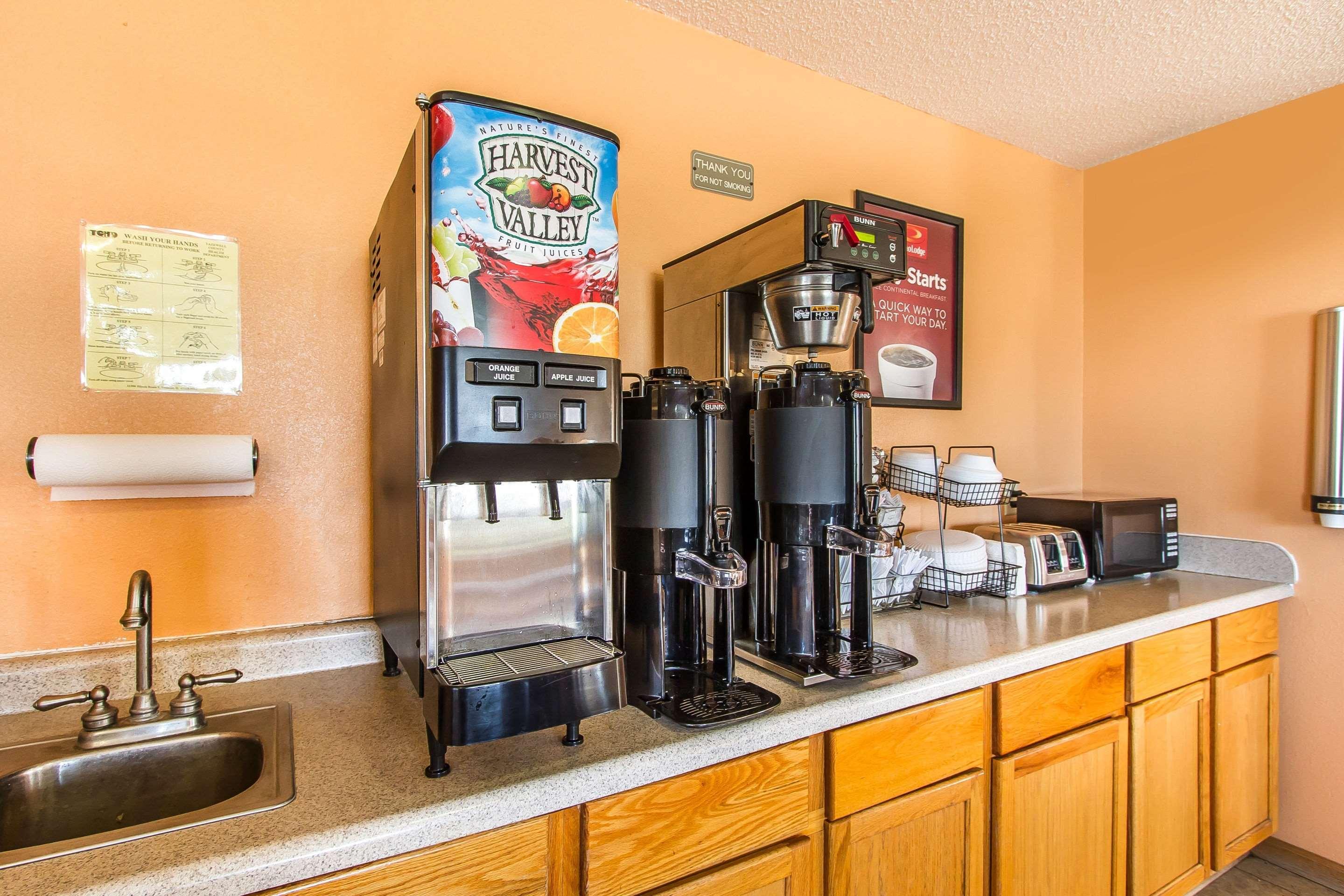 Econo Lodge & Suites Pekin Bagian luar foto