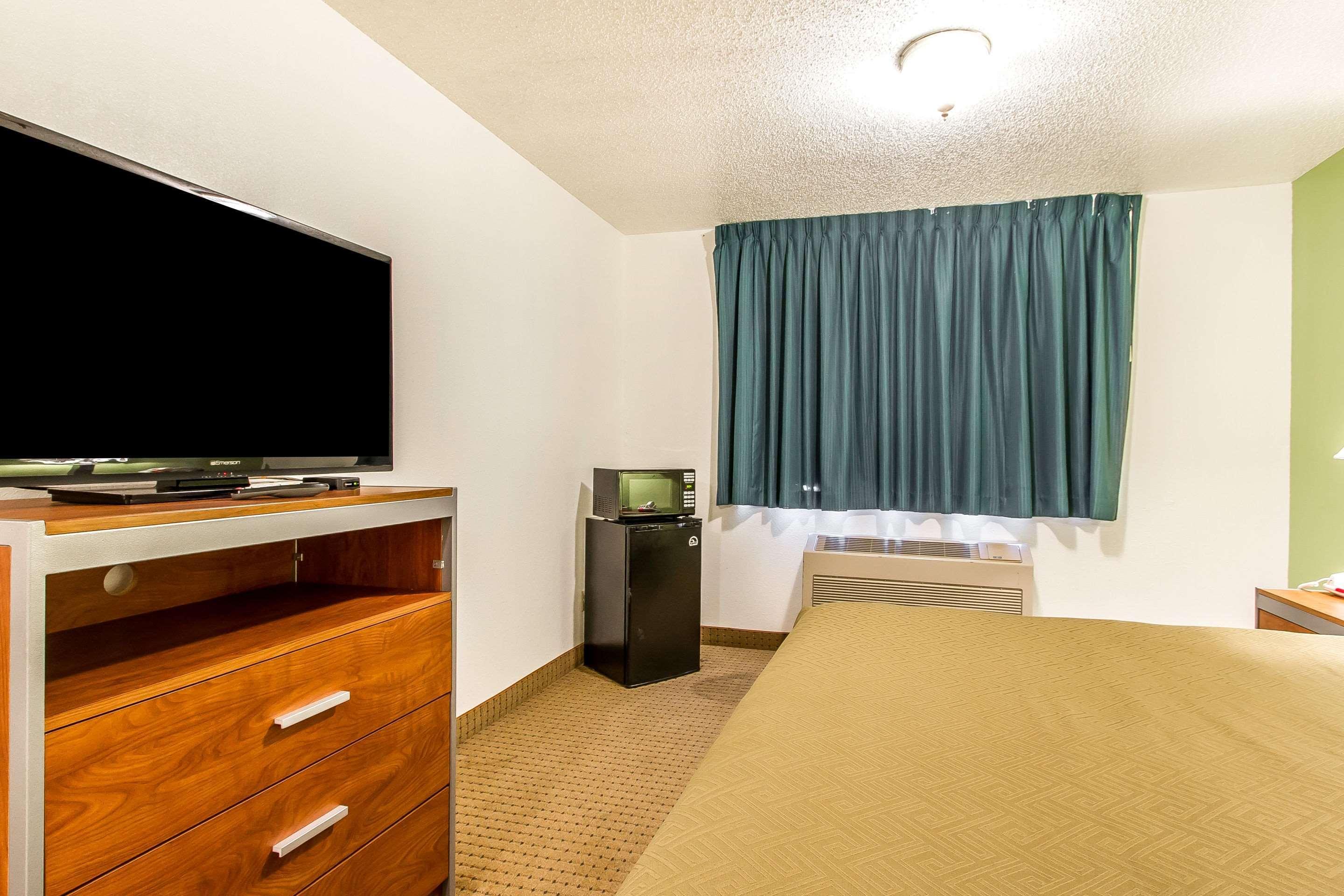 Econo Lodge & Suites Pekin Bagian luar foto