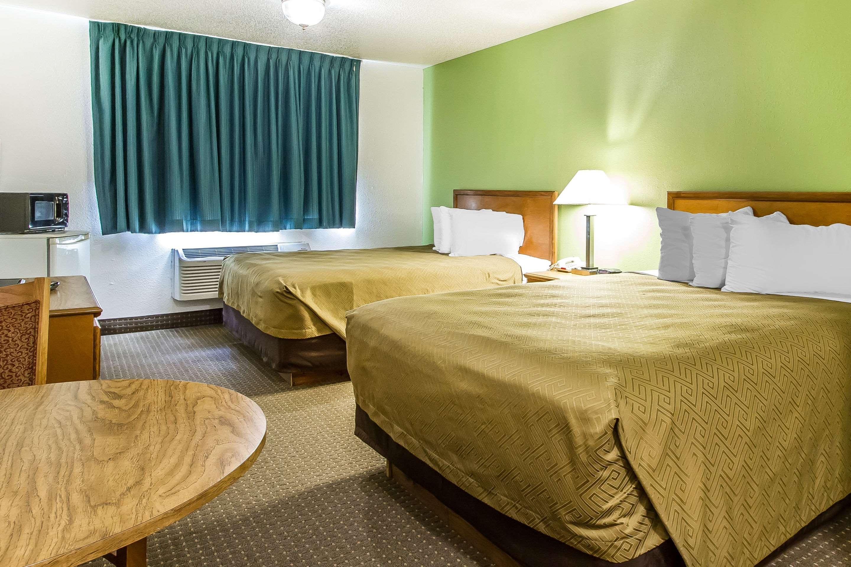 Econo Lodge & Suites Pekin Bagian luar foto