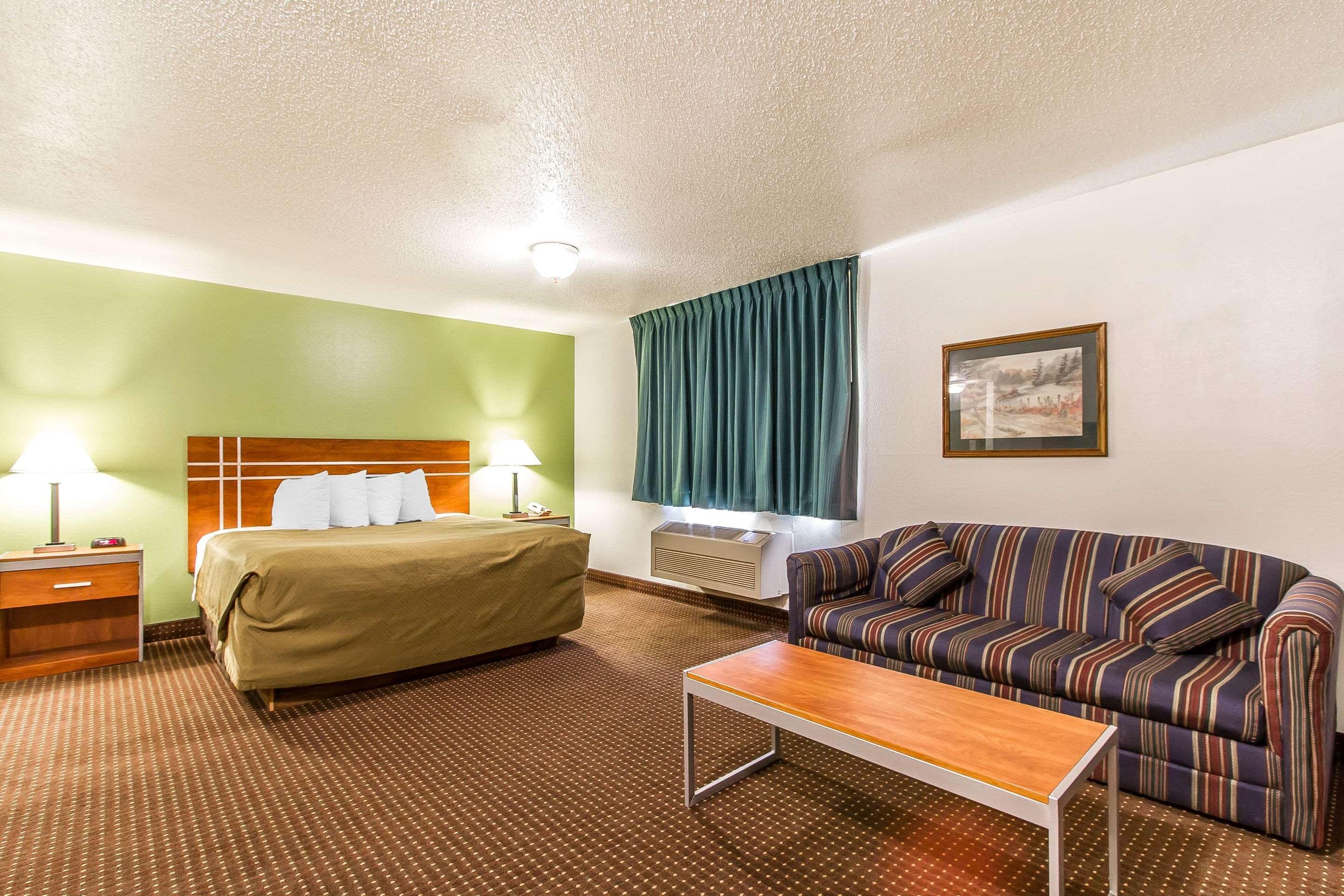 Econo Lodge & Suites Pekin Bagian luar foto