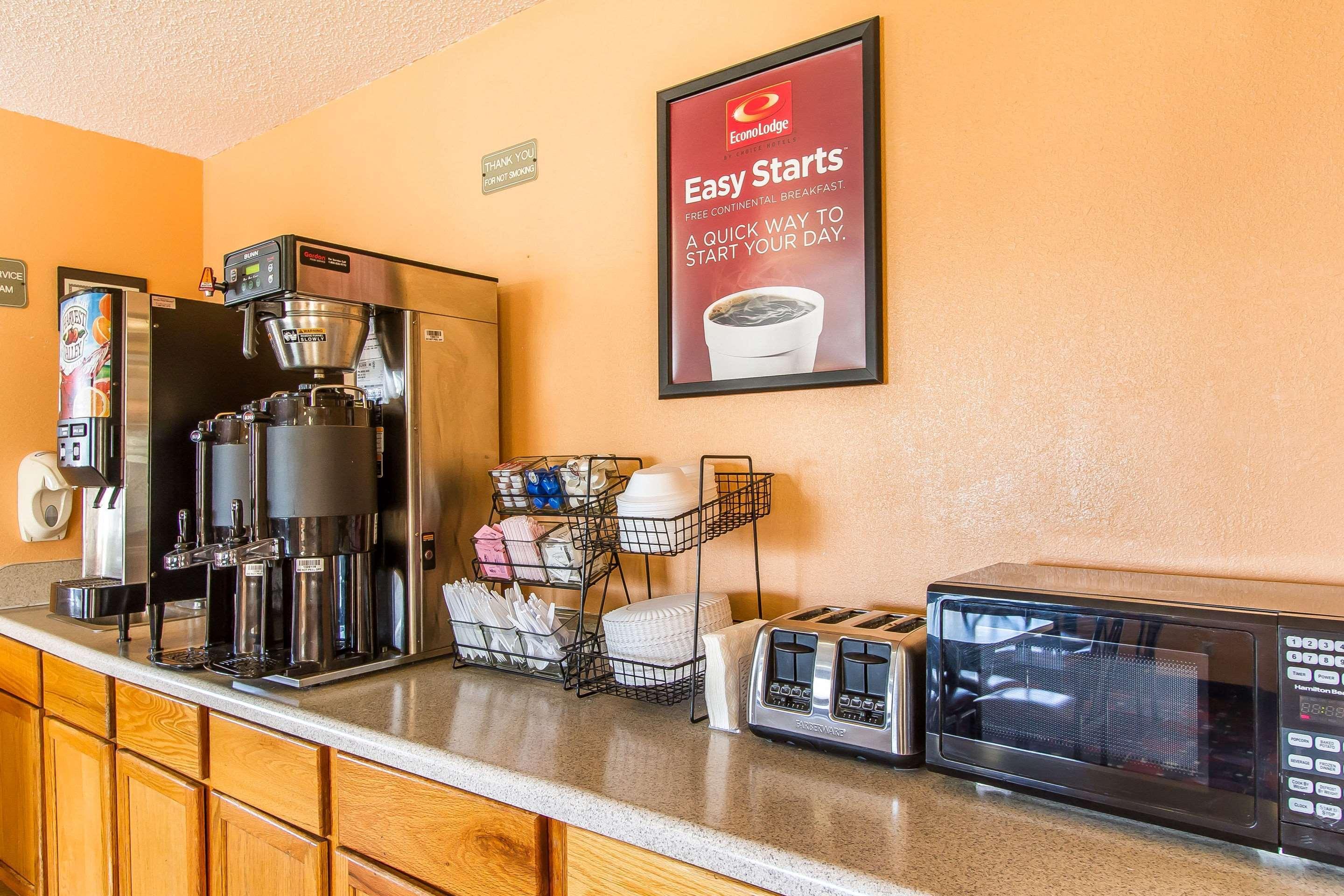 Econo Lodge & Suites Pekin Bagian luar foto