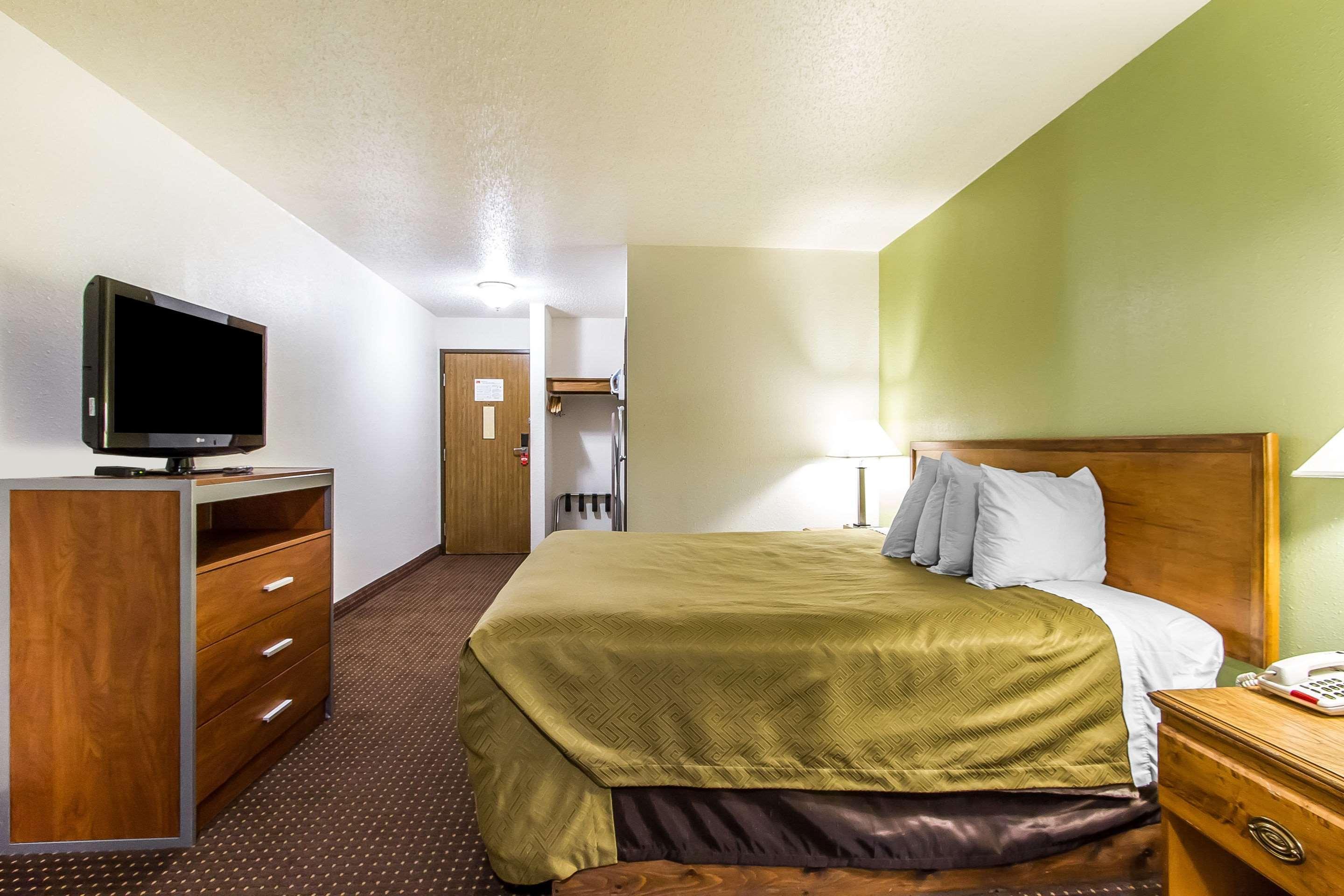 Econo Lodge & Suites Pekin Bagian luar foto
